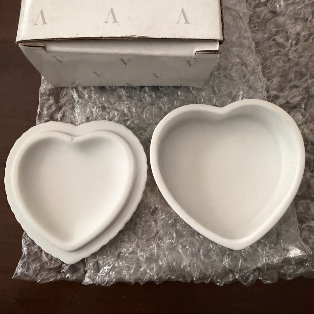 Avon Precious Moments Heart Porcelain Trinket Box May 1997 Collectible - Picture 2 of 3
